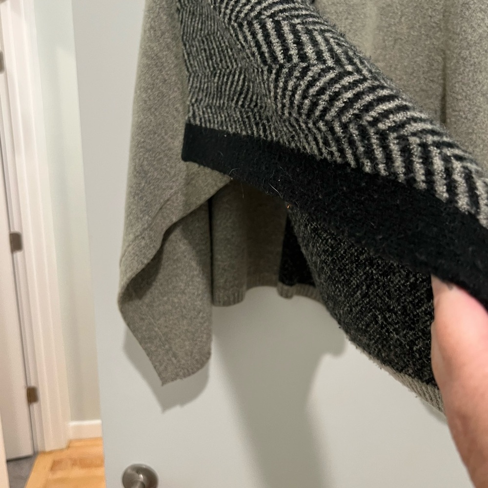One Size Sweater Poncho - Picture 2 of 3